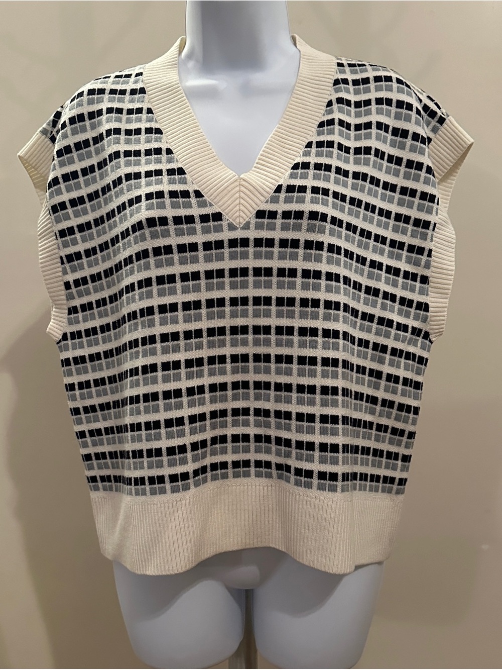 Babaton Cream and Black V-Neck Sleeveless Sweater Vest